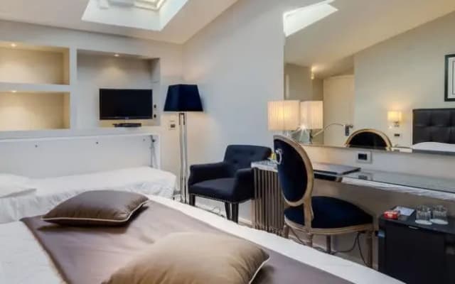 Roma Hotel - photo 1