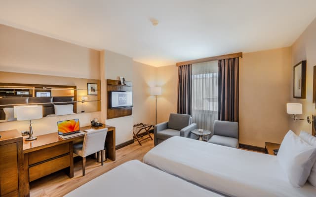 Midtown Hotel - photo 2