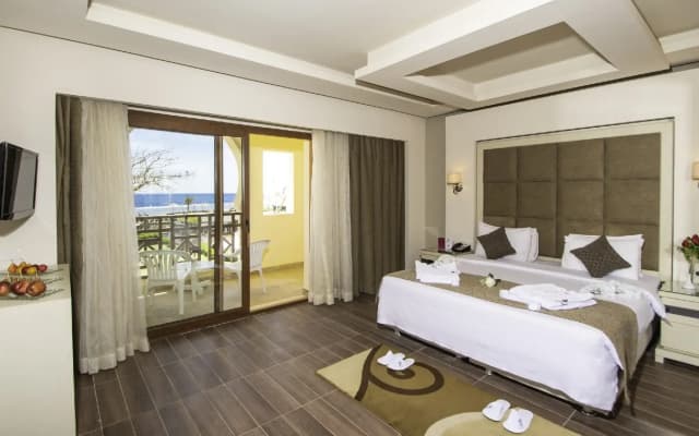 Charmillion Club Resort - photo 2