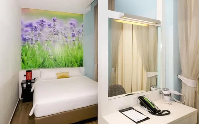J8 Hotel - photo 7