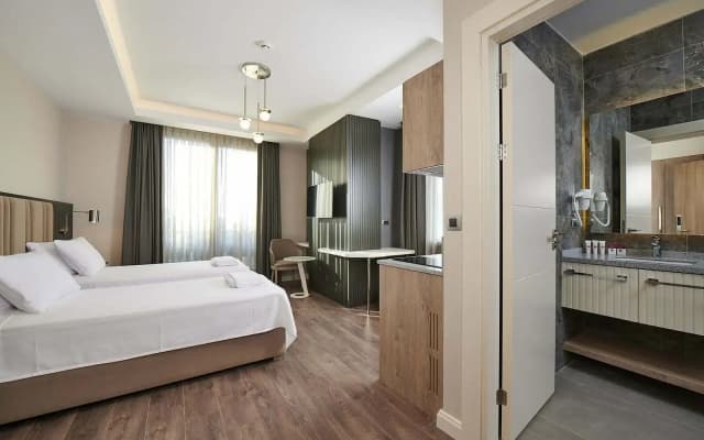 Livinton Hotel - photo 1