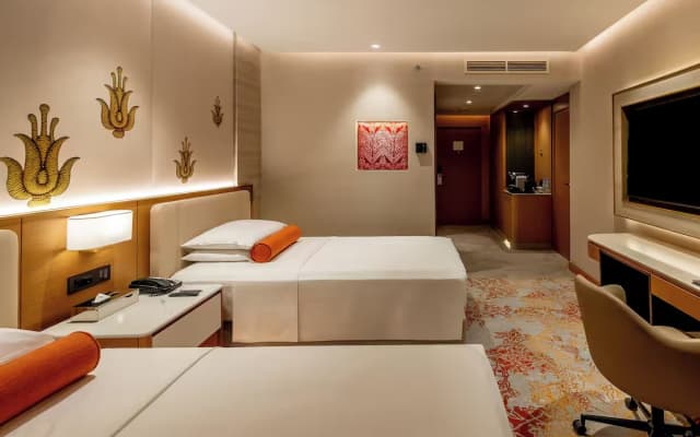 Makkah Hotel - photo 1