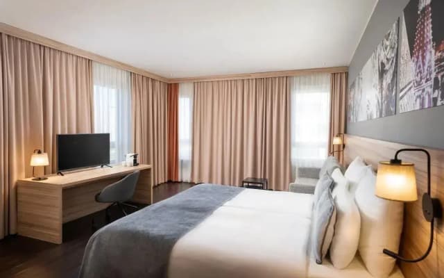 Leonardo Hotel Vienna Hauptbahnhof - photo 1
