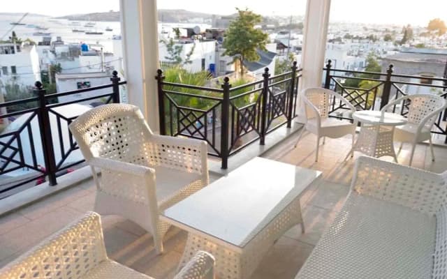 Ena Boutique Hotel & Residences - photo 2