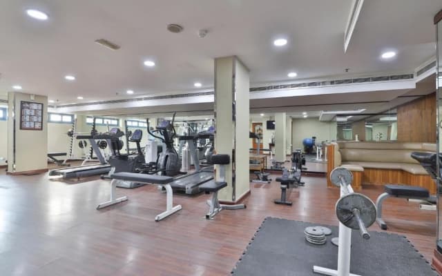 Landmark Summit Hotel - photo 1