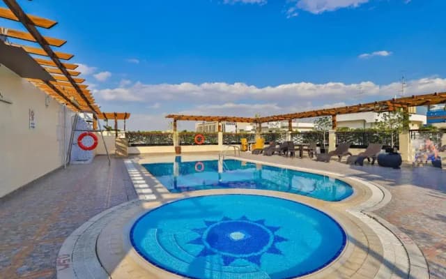 Landmark Summit Hotel - photo 4