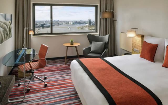 Mövenpick Hotel Amsterdam City Centre - photo 1