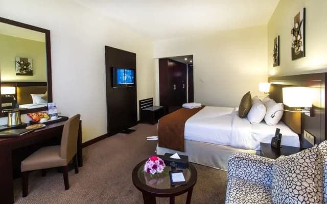 Landmark Summit Hotel - photo 1
