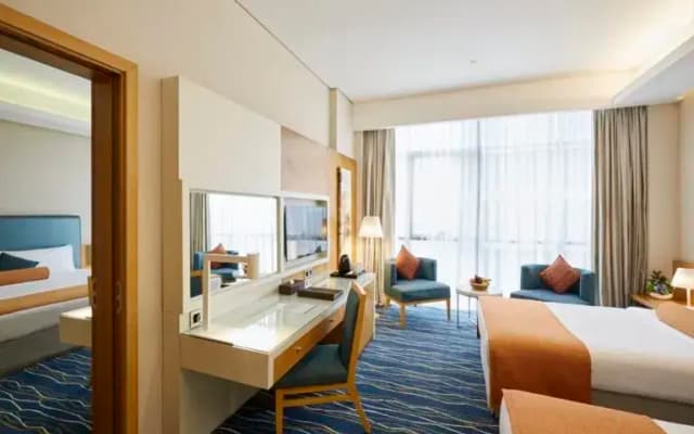 Royal Continental Hotel - photo 2