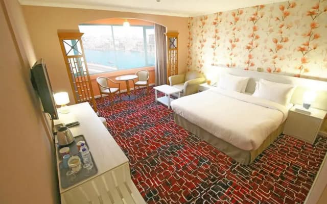 The George Hotel - photo 1