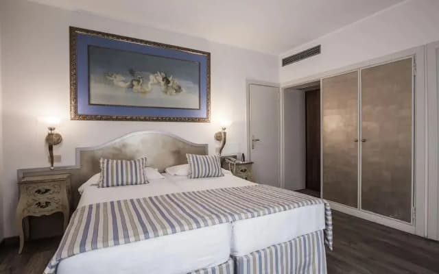 Amadeus Hotel - photo 1