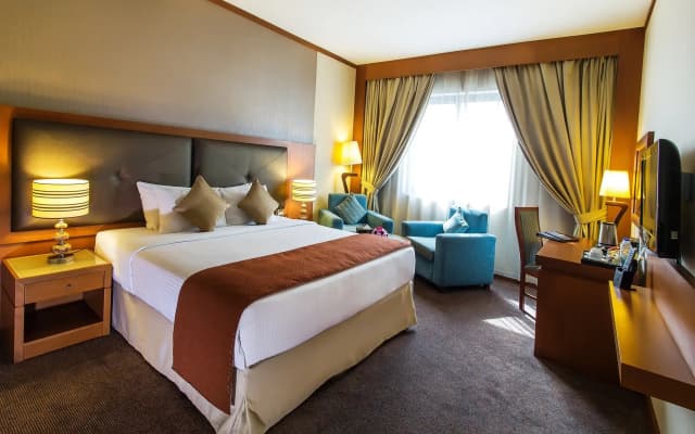 Landmark Summit Hotel - photo 1
