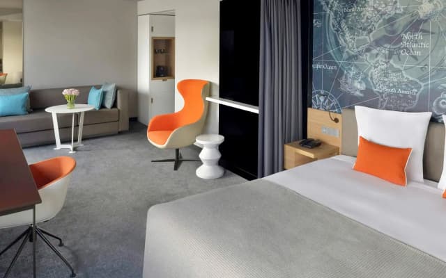 Mövenpick Hotel Amsterdam City Centre - photo 1