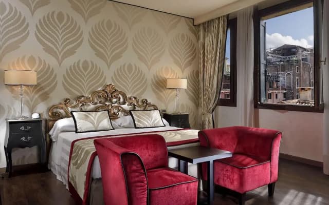 Amadeus Hotel - photo 2