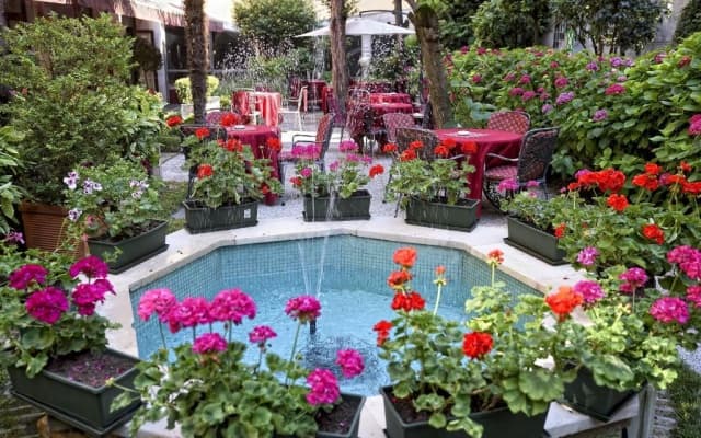 Amadeus Hotel - photo 3