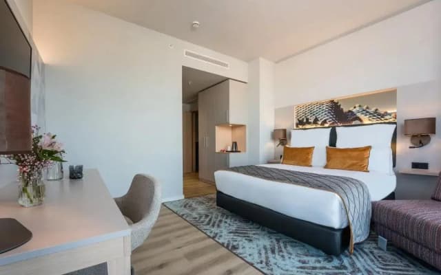 Leonardo Royal Hotel Barcelona Fira - photo 1