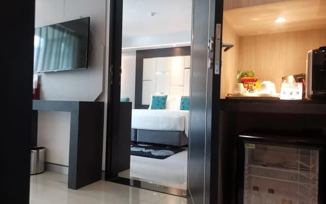 Hotel Clover Asoke - photo 2