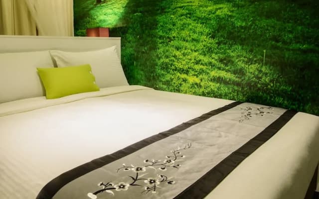 J8 Hotel - photo 5