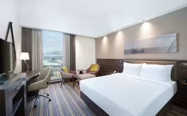 Hampton by Hilton Dubai Airport - photo 1