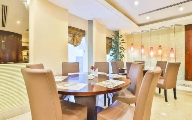 Landmark Summit Hotel - photo 5
