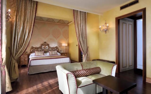 Amadeus Hotel - photo 1