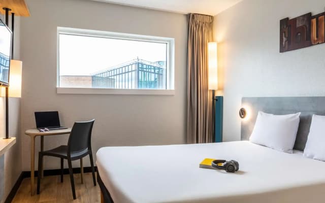 ibis budget Paris Porte de Montreuil - photo 1