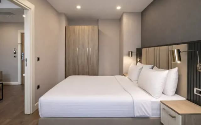 Livinton Hotel - photo 2