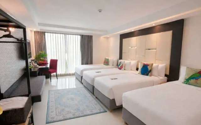 Hotel Clover Asoke - photo 1