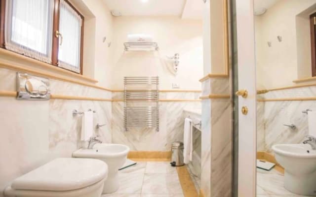 Golden Tower Hotel & Spa - photo 4