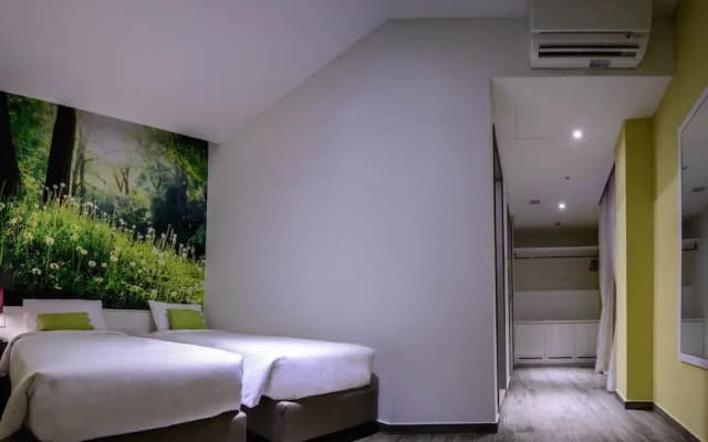 J8 Hotel - photo 2