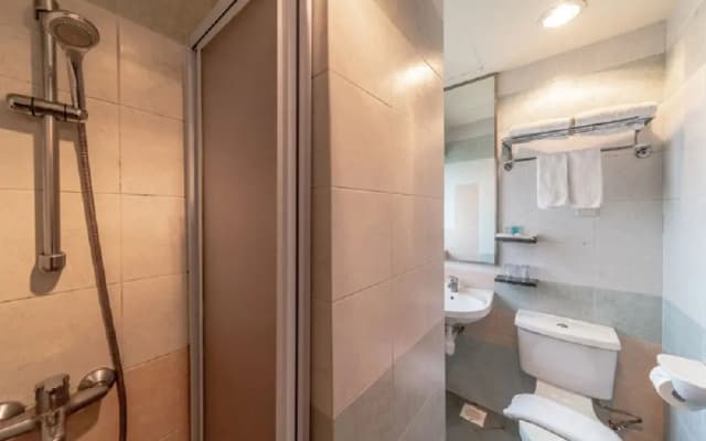 V Hotel Bencoolen - photo 4