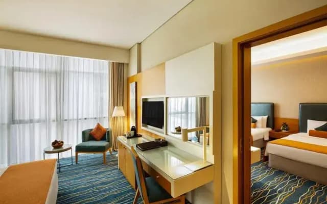 Royal Continental Hotel - photo 1