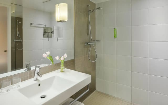 Mövenpick Hotel Amsterdam City Centre - photo 3