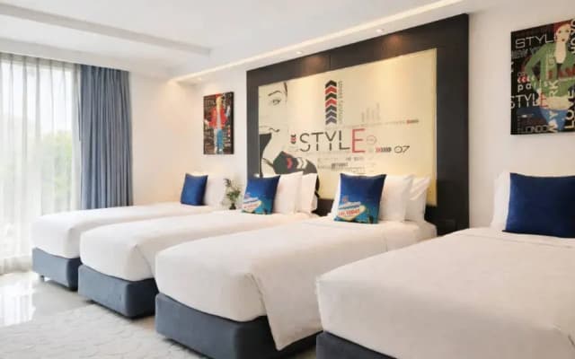 Hotel Clover Asoke - photo 2