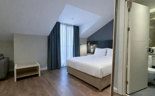 Livinton Hotel - photo 1