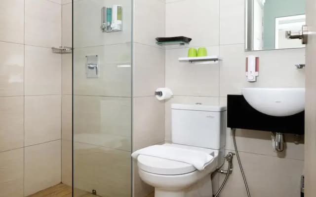 J8 Hotel - photo 3