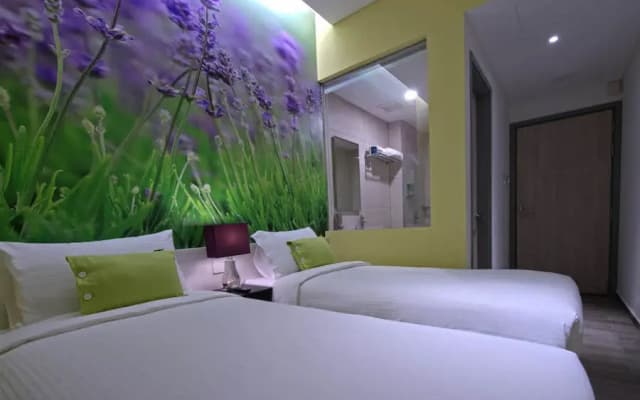 J8 Hotel - photo 1