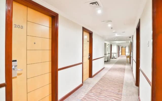 Landmark Summit Hotel - photo 8