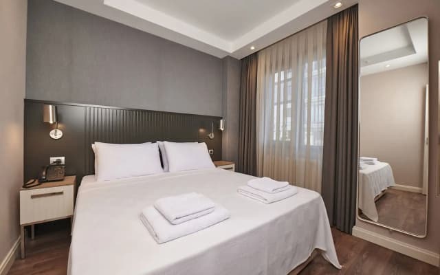 Livinton Hotel - photo 2