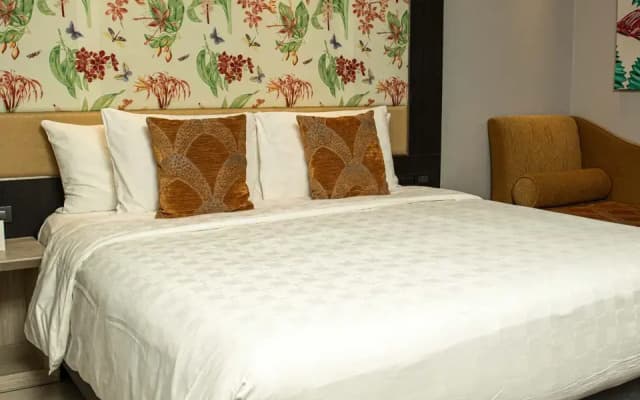 Hotel Clover Asoke - photo 3