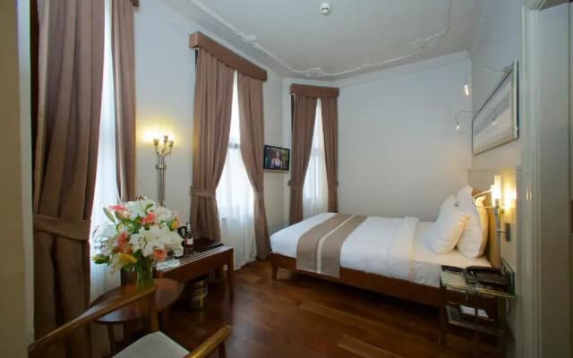 Taxim Lounge Hotel - photo 2