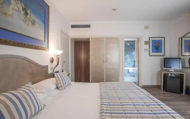 Amadeus Hotel - photo 8
