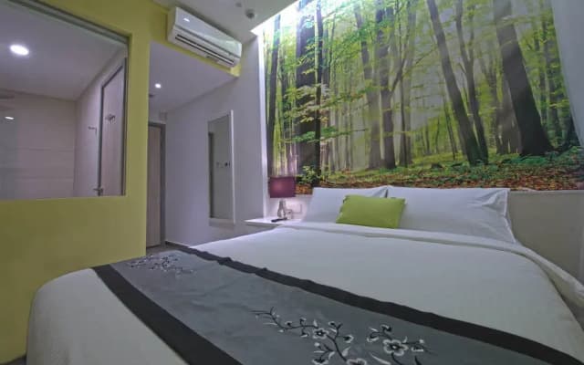 J8 Hotel - photo 3