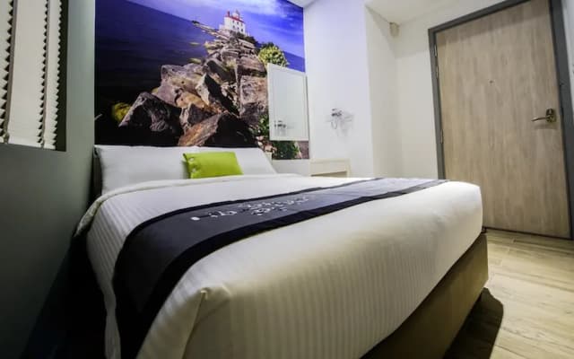 J8 Hotel - photo 1