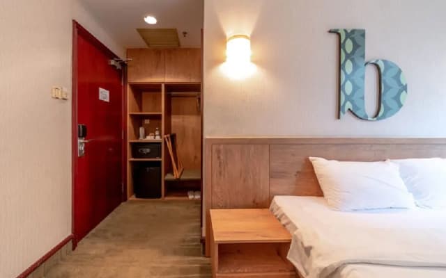 V Hotel Bencoolen - photo 4