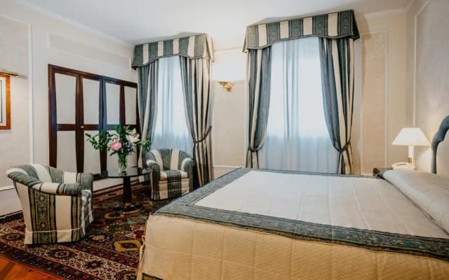 Hotel De La Ville - photo 2
