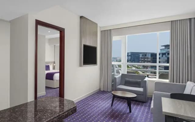 Leva Mazaya Centre Dubai Hotel - photo 5