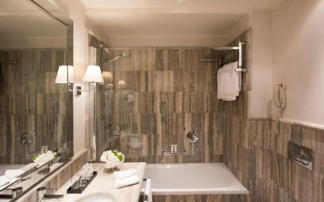 Rosa Grand Hotel - photo 2