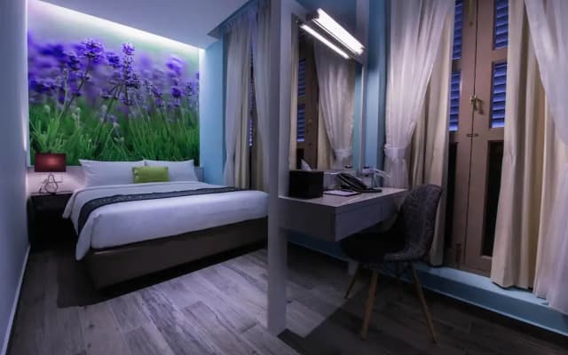 J8 Hotel - photo 4