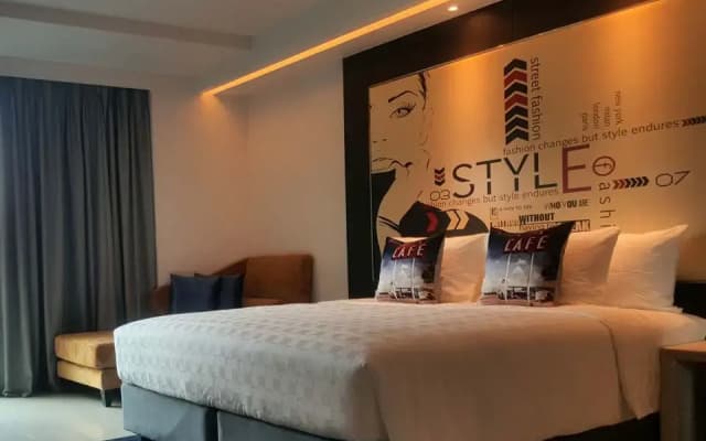 Hotel Clover Asoke - photo 10